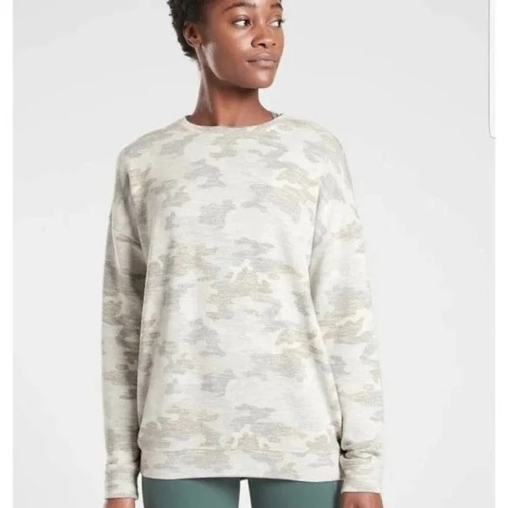 Athleta Women’s Pure Luxe Camo Print Crewneck Pullover Sweatshirt Size Medium
